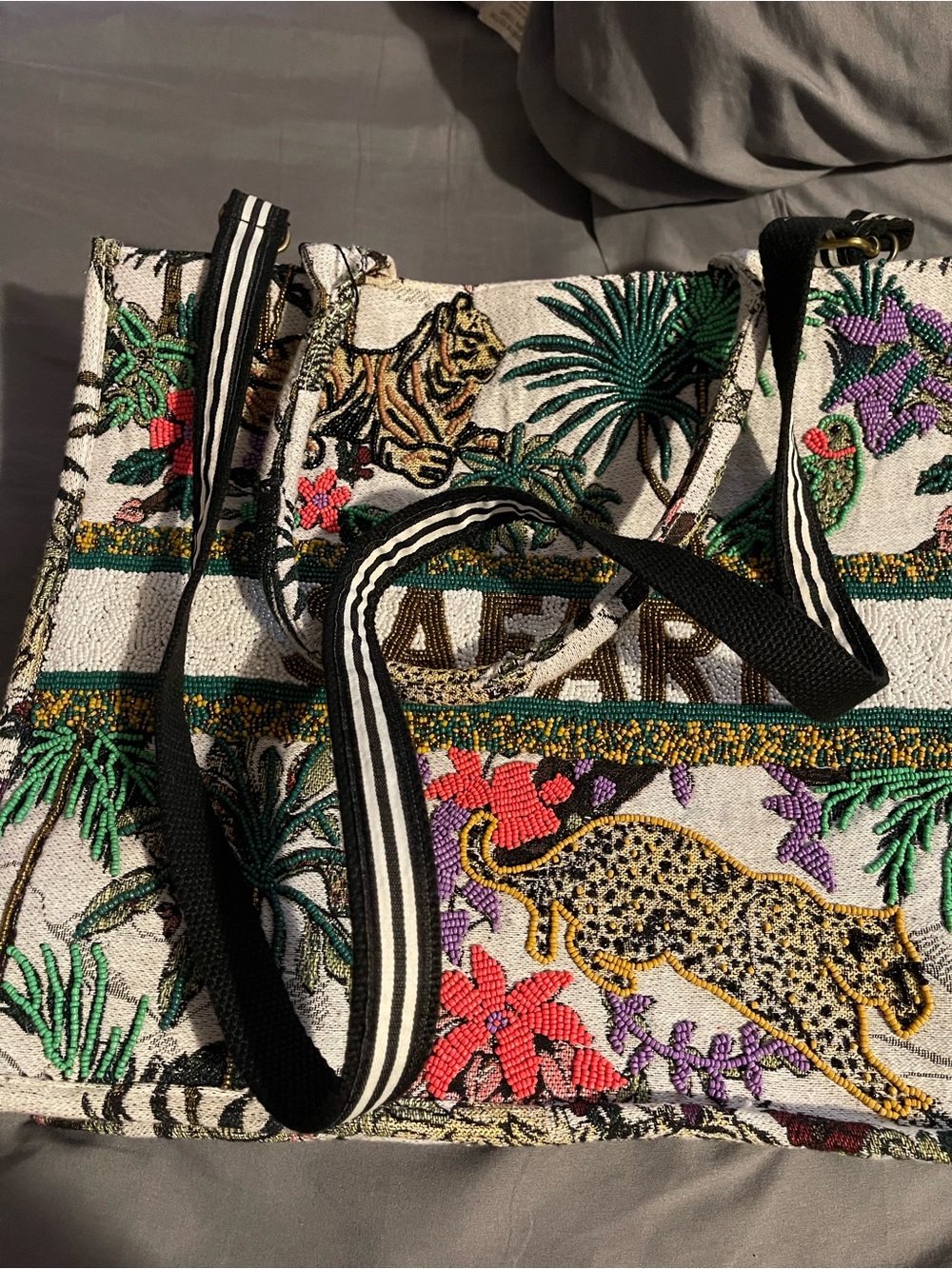 America & Beyond Safari Beaded Tote Bag - - Picture 4 of 6